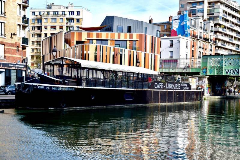 Café-restaurant et librairie botanique à Quai de l'Oise, Paris 19ème L'eau et les rèves